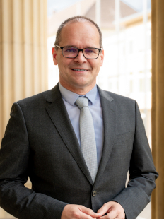 Minister Grant Hendrik Tonne