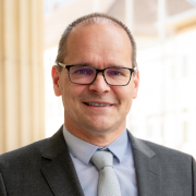 Minister Grant Hendrik Tonne